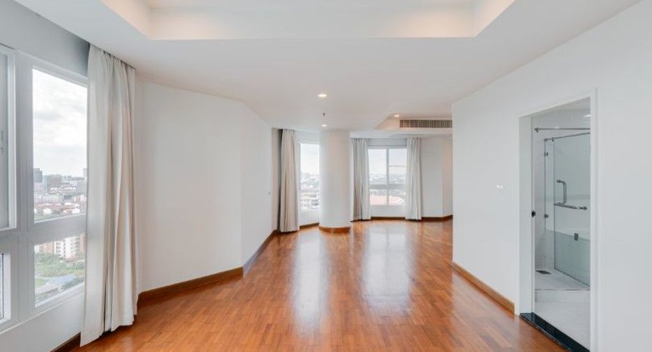 À louer 4 chambres condo à Pak Kret, Nonthaburi
