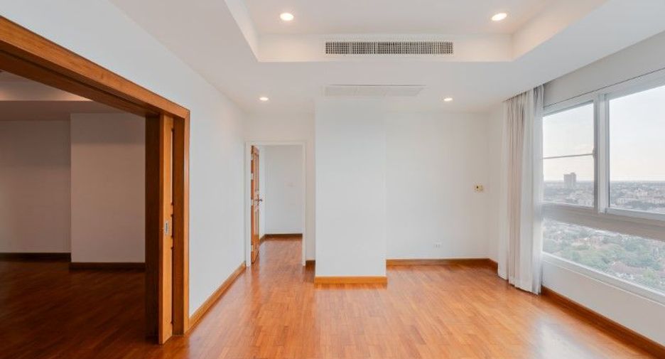 À louer 4 chambres condo à Pak Kret, Nonthaburi