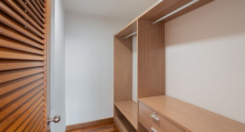 À louer 4 chambres condo à Pak Kret, Nonthaburi