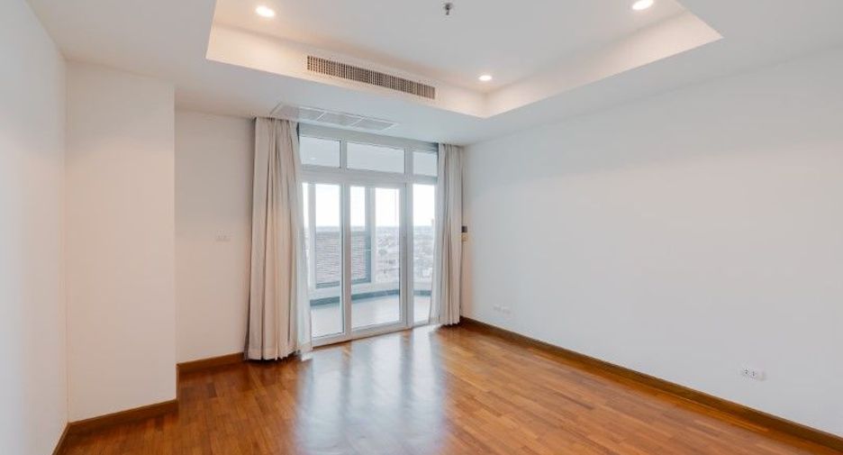 À louer 4 chambres condo à Pak Kret, Nonthaburi