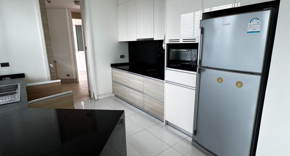 For rent 3 bedrooms condo in Jomtien, Pattaya