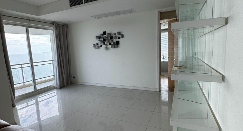 For rent 3 bedrooms condo in Jomtien, Pattaya