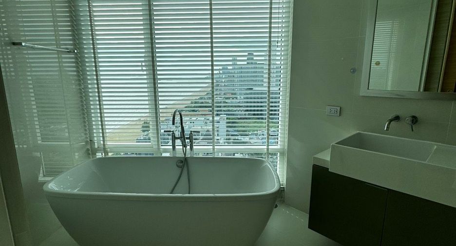 For rent 3 bedrooms condo in Jomtien, Pattaya