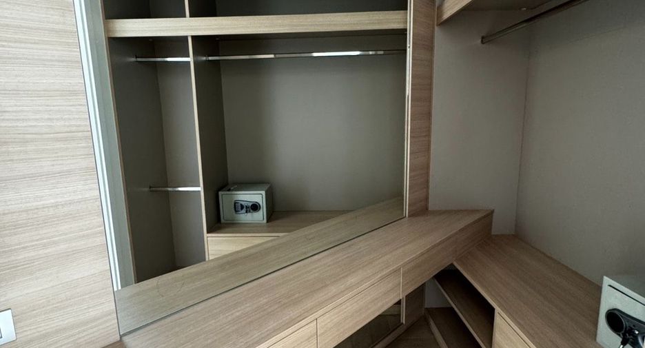 For rent 3 bedrooms condo in Jomtien, Pattaya
