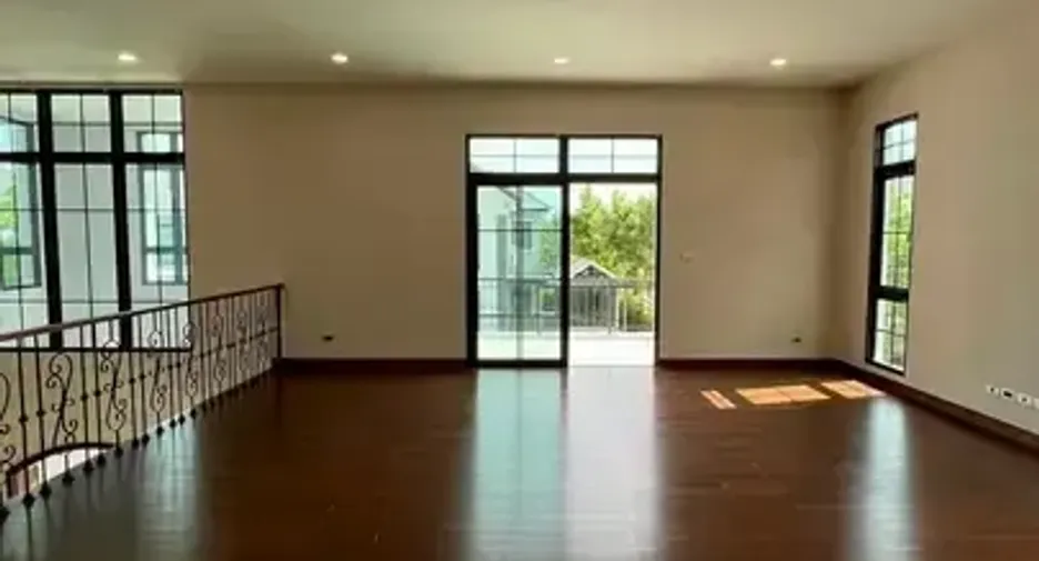Casa en venta de 5 habitaciones en Thawi Watthana, Bangkok