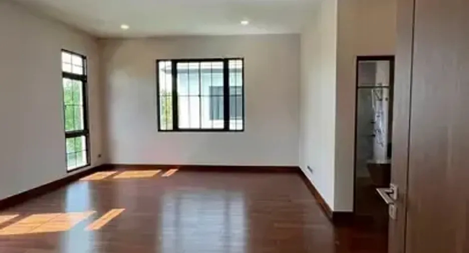 Casa en venta de 5 habitaciones en Thawi Watthana, Bangkok