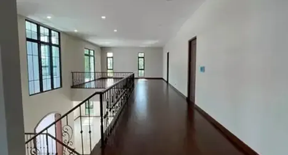 Casa en venta de 5 habitaciones en Thawi Watthana, Bangkok
