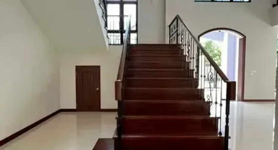 Casa en venta de 5 habitaciones en Thawi Watthana, Bangkok