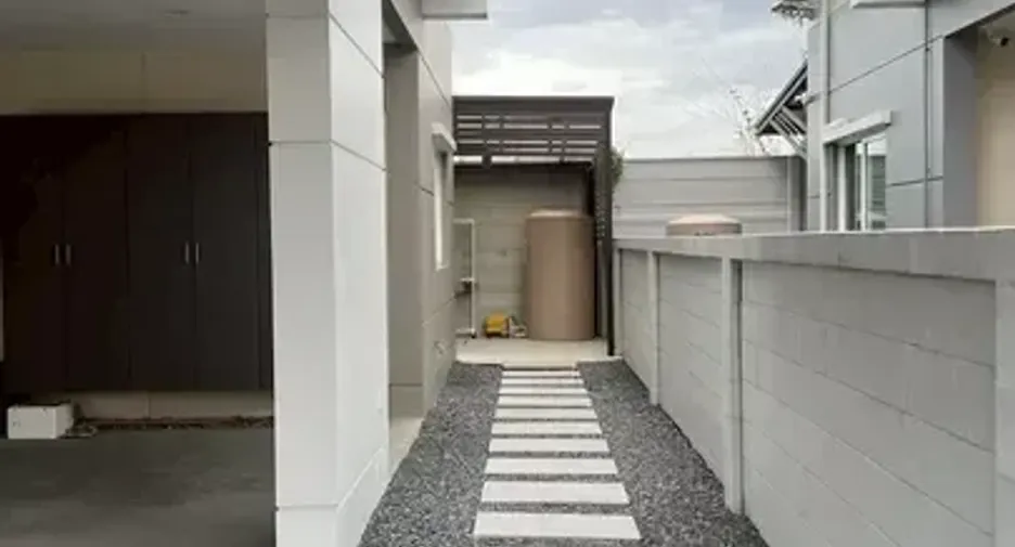 Haus zur Miete und zum Kauf mit 4 Zimmer in Lat Krabang, Bangkok