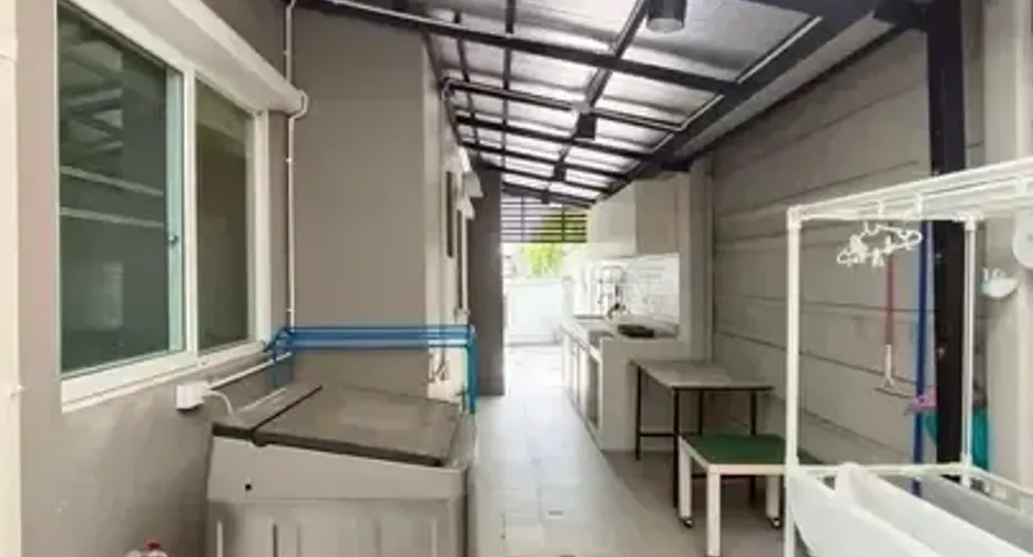 Haus zur Miete und zum Kauf mit 4 Zimmer in Lat Krabang, Bangkok