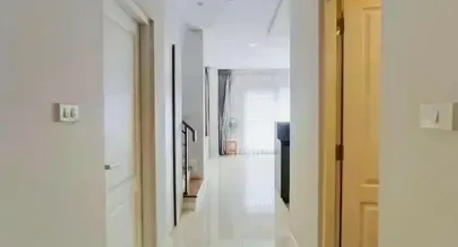 Haus zur Miete und zum Kauf mit 4 Zimmer in Lat Krabang, Bangkok