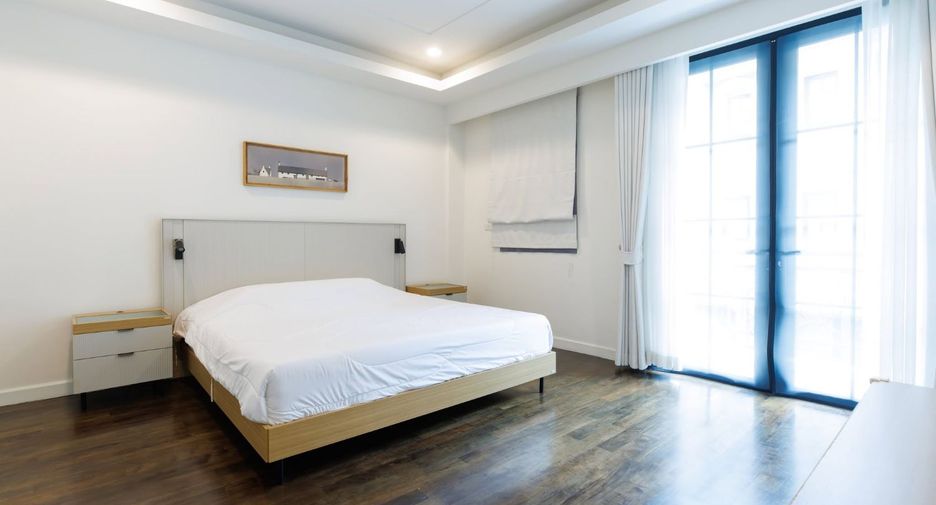 For rent 3 bedrooms townhouse in Yan Nawa, Bangkok