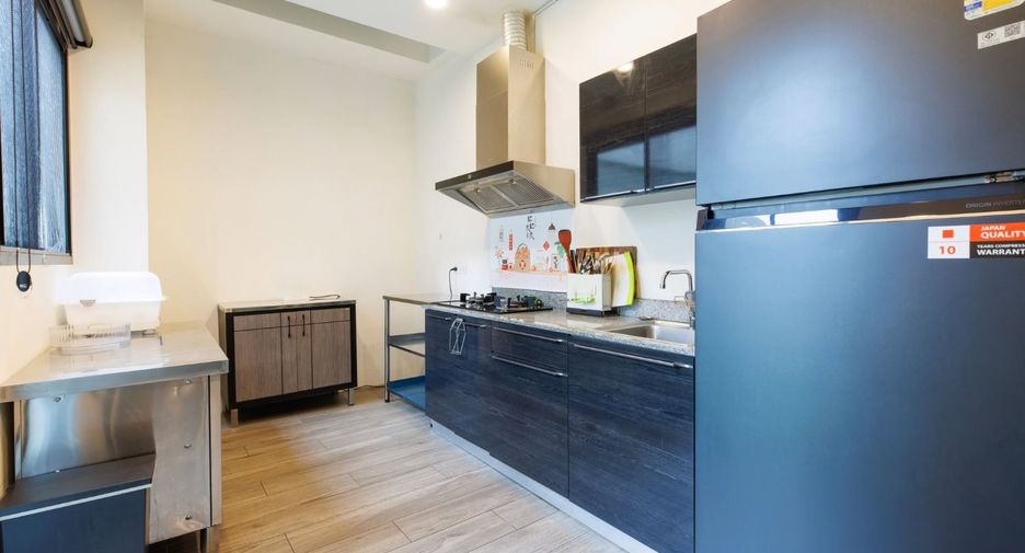 For rent 3 bedrooms townhouse in Yan Nawa, Bangkok