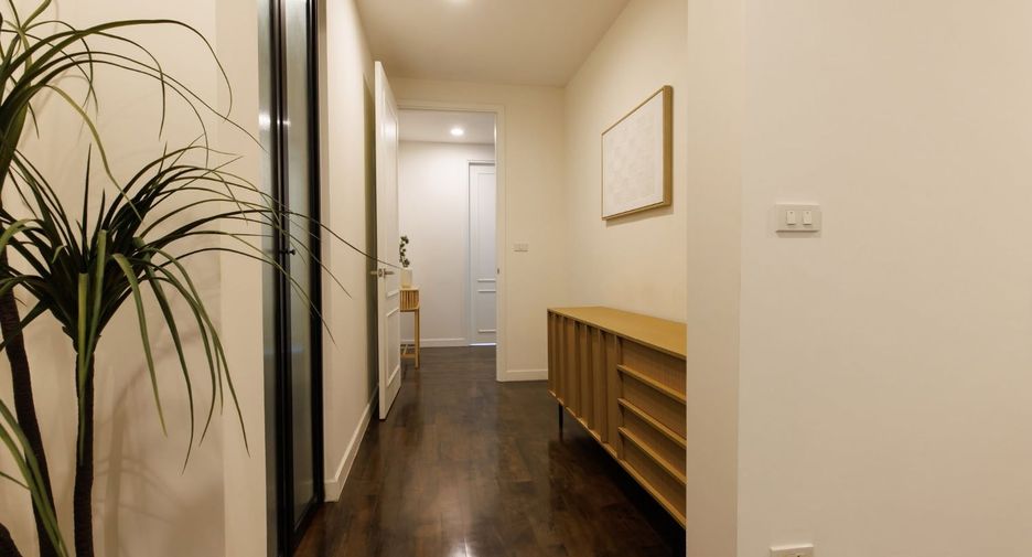 For rent 3 bedrooms townhouse in Yan Nawa, Bangkok