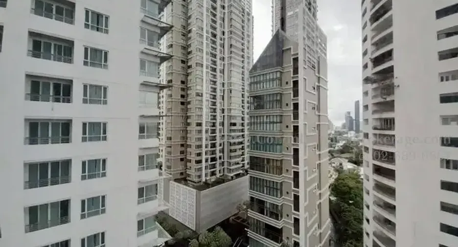 For sale 1 bed condo in Khlong Toei, Bangkok