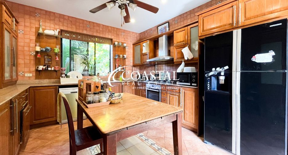 Haus zum Kauf mit 5 Zimmer in Bang Lamung, Chonburi