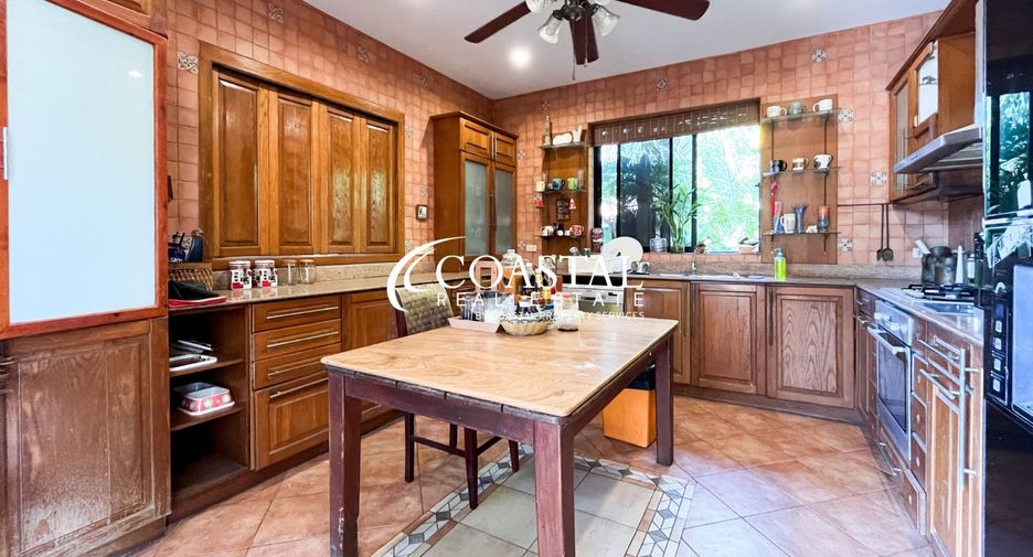 Haus zum Kauf mit 5 Zimmer in Bang Lamung, Chonburi