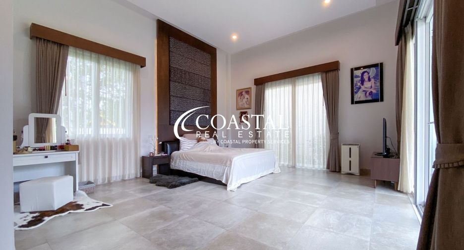For sale 4 bedrooms house in Huay Yai, Pattaya