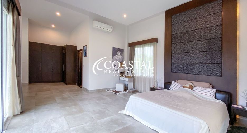 For sale 4 bedrooms house in Huay Yai, Pattaya