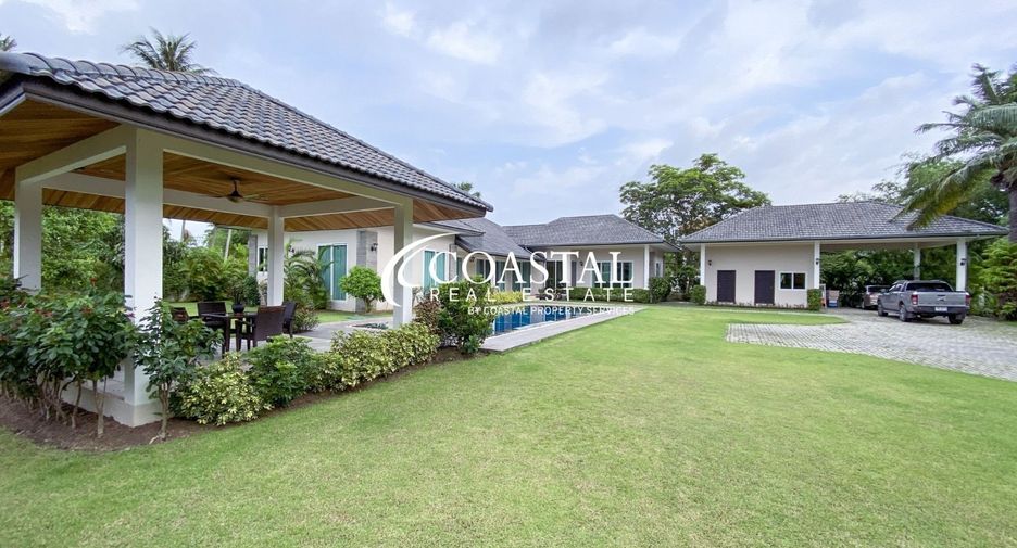 For sale 4 bedrooms house in Huay Yai, Pattaya