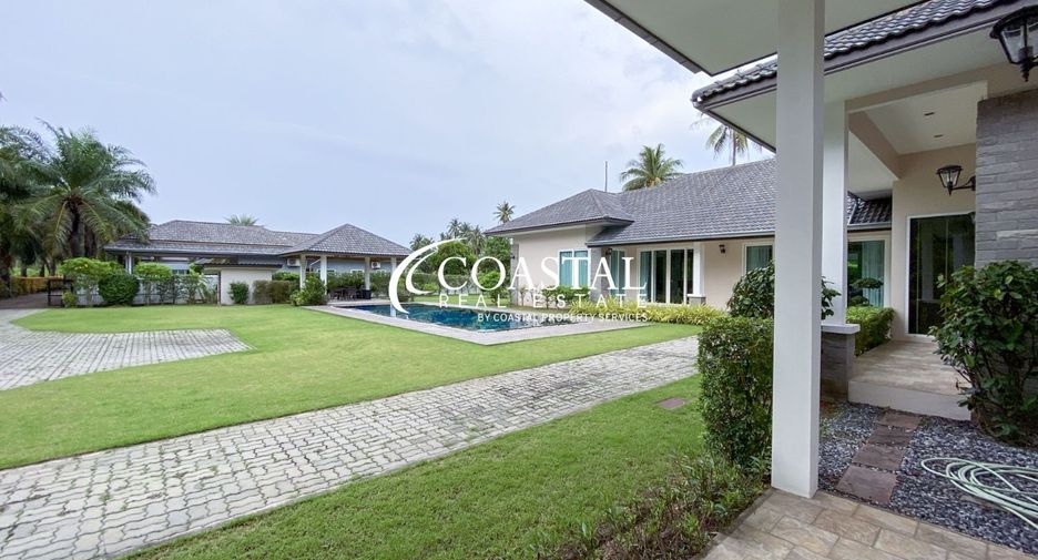 For sale 4 bedrooms house in Huay Yai, Pattaya