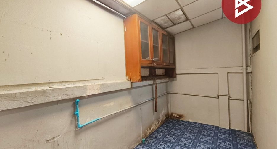 Casa adosada en venta de 2 habitaciones en Mueang Samut Prakan, Samut Prakan