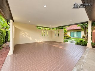 Villa en alquiler y en venta de 4 habitaciones en Bang Lamung, Chonburi