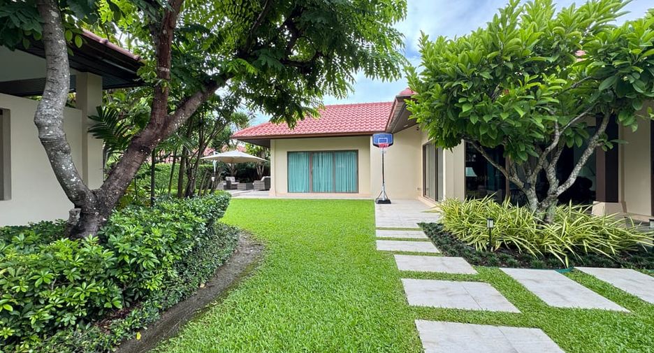 Villa en alquiler y en venta de 4 habitaciones en Bang Lamung, Chonburi