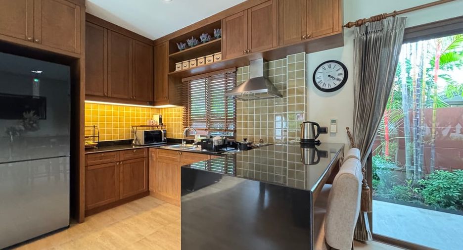 Villa en alquiler y en venta de 4 habitaciones en Bang Lamung, Chonburi