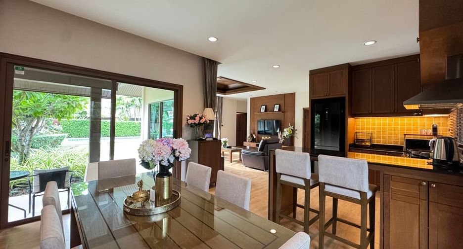 Villa en alquiler y en venta de 4 habitaciones en Bang Lamung, Chonburi