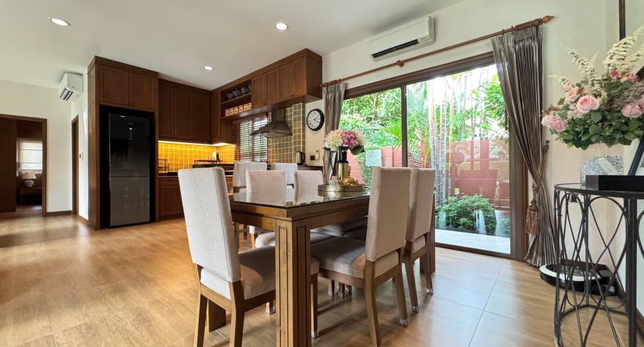 Villa en alquiler y en venta de 4 habitaciones en Bang Lamung, Chonburi