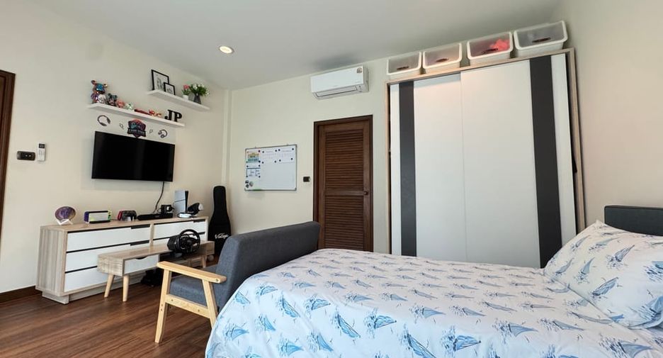 Villa en alquiler y en venta de 4 habitaciones en Bang Lamung, Chonburi