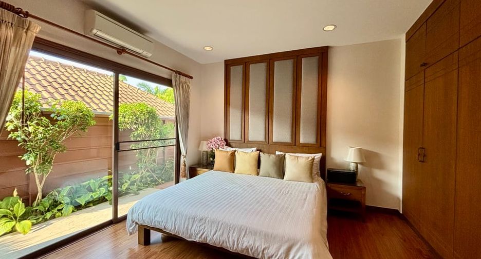 Villa en alquiler y en venta de 4 habitaciones en Bang Lamung, Chonburi