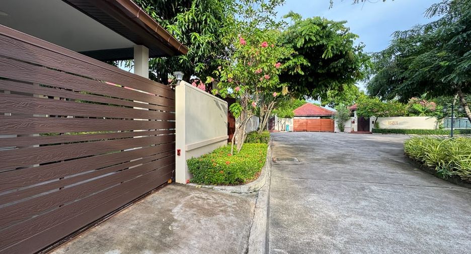 Villa en alquiler y en venta de 4 habitaciones en Bang Lamung, Chonburi