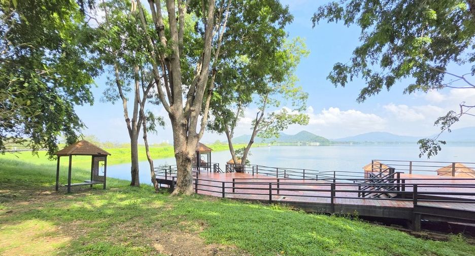 出售 4 卧室 独立屋 在 Si Racha, Chon Buri