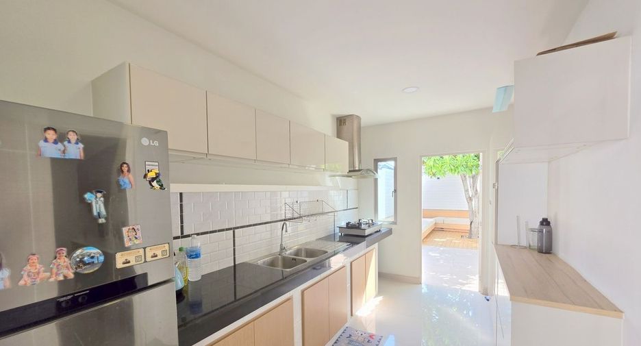 出售 4 卧室 独立屋 在 Si Racha, Chon Buri