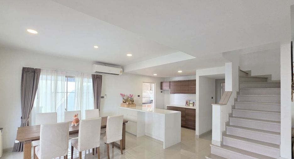 出售 4 卧室 独立屋 在 Si Racha, Chon Buri