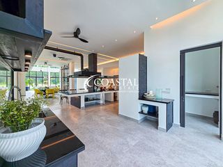 For sale 4 bedrooms house in Bang Lamung, Chonburi