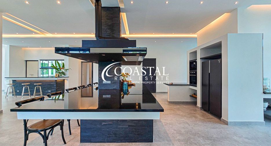 For sale 4 bedrooms house in Huay Yai, Pattaya