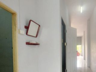 出售 1 卧室 联排别墅 在 Phanat Nikhom, Chon Buri