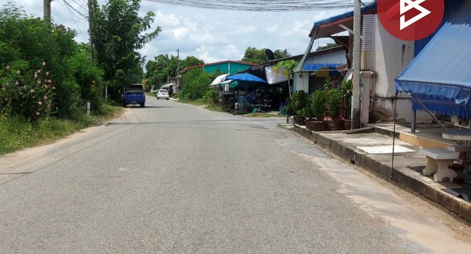 出售 1 卧室 联排别墅 在 Phanat Nikhom, Chon Buri