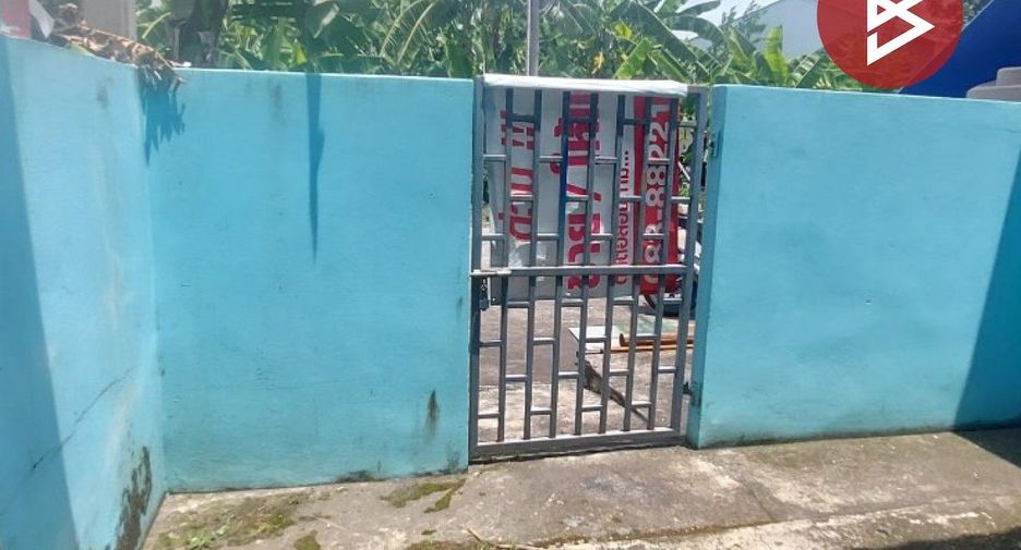 出售 1 卧室 联排别墅 在 Phanat Nikhom, Chon Buri