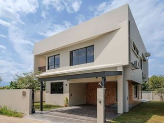Villa zum Kauf mit 4 Zimmer in Mueang Chiang Mai, Chiang Mai
