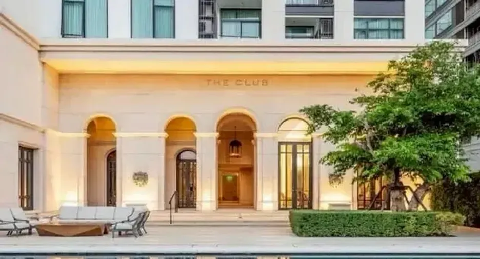 For sale 1 bed condo in Khlong Toei, Bangkok