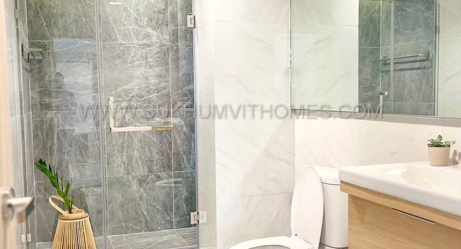 For sale 4 bedrooms condo in Watthana, Bangkok