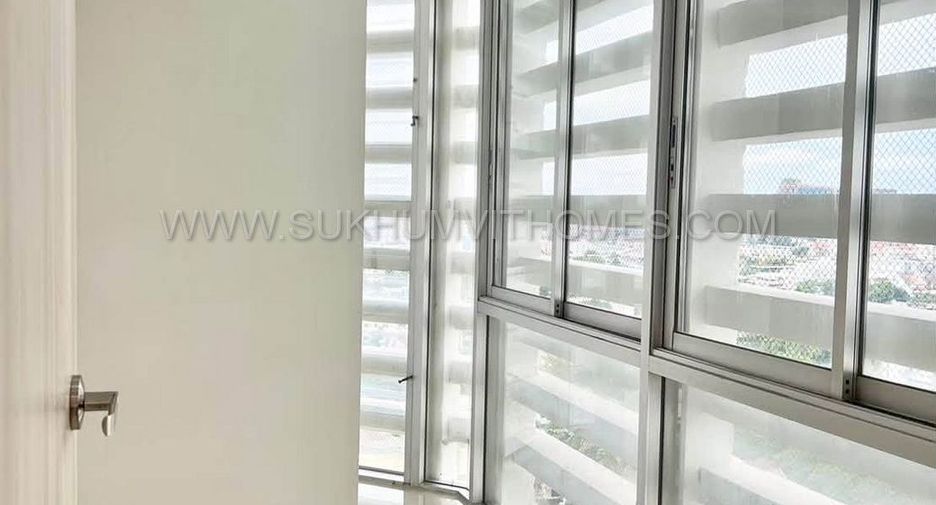 For sale 4 bedrooms condo in Watthana, Bangkok