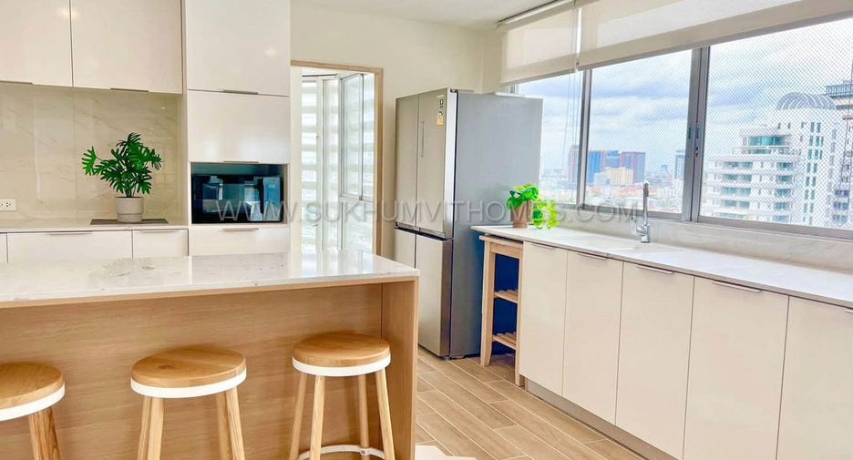 For sale 4 bedrooms condo in Watthana, Bangkok