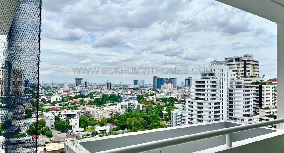 For sale 4 bedrooms condo in Watthana, Bangkok