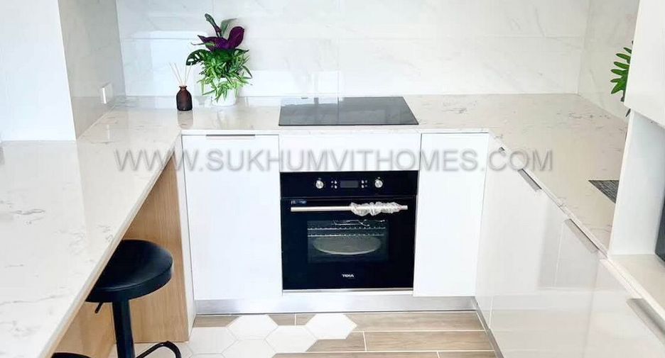 For sale 4 bedrooms condo in Watthana, Bangkok