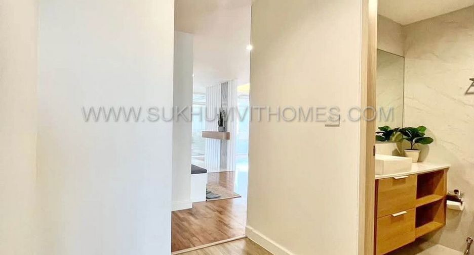 For sale 4 bedrooms condo in Watthana, Bangkok